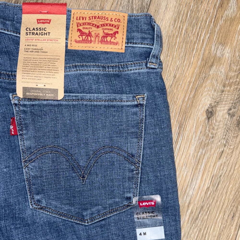 New Levi's Women's Classic Straight Leg Jeans in Blue - Picture 2 of 4